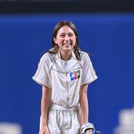 川口春奈の始球式に球場がどよめき！試合前にサプライズ登場